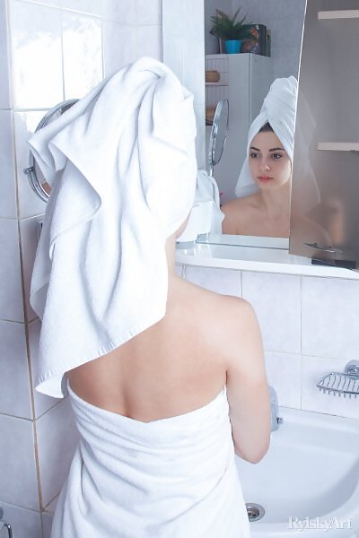 V-Elle-ntine featuring Elle Mira by Rylsky - 1/16 V-Elle-ntine featuring Elle Mira by Rylsky from Rylsky Art - 1/16