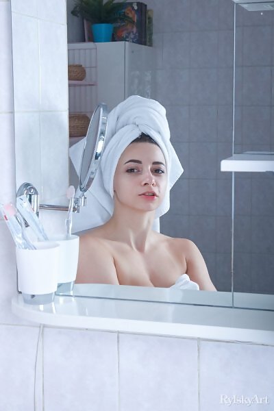 V-Elle-ntine featuring Elle Mira by Rylsky - 2/16 V-Elle-ntine featuring Elle Mira by Rylsky from Rylsky Art - 2/16