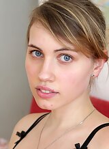 Chubby blonde amateur posing nude