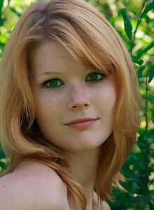 Freckled redhead hottie nude outdoors