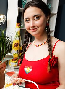 Bigtit teen treats her guy to ice cream and hot kitchen sex