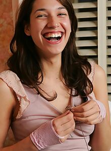 Brunette amateur toying her thick hairy bush