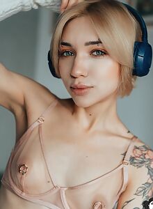 Roxylove in Pure Serenity by Suicide Girls