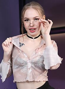 Pretty lady takes dude's thick dick up her pussy and ass