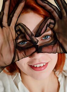 Blue-eyes redhead with big pussy lips in high heels