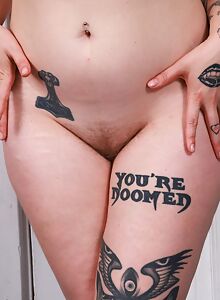 Apricot Pitts Hairy Pussy Spreads