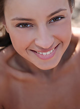 Tanned brunette teen nude in the sun