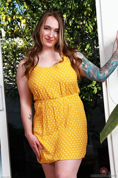 Let Sonny McKinley lifts up her yellow dress from ATK Galleria - 1/18