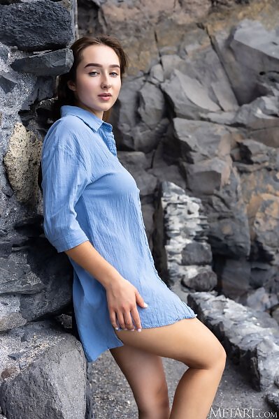 Bozhena in Coastline Curves by Tora Ness from Met Art - 1/16