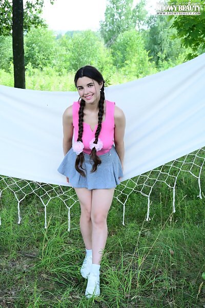 Sofa in Hammock from Showy Beauty - 1/20