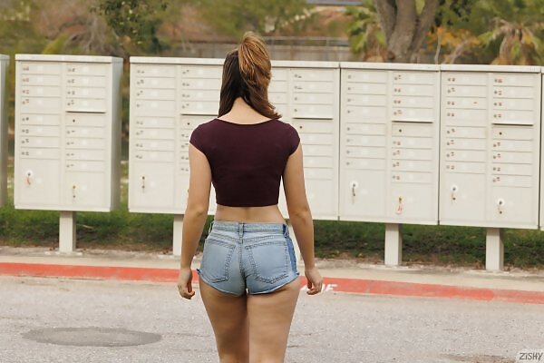 Ellie Nova Barefoot Cake 1 - 2/16 Ellie Nova Barefoot Cake 1 from Zishy - 2/16