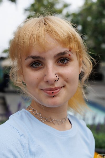 Evie Christian in Smiles Every Day from Zishy - 16/16