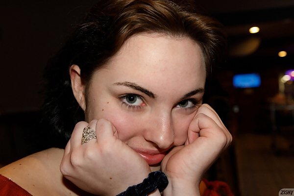 Jenna Phillips in Papalote Portraits - 12/12 Jenna Phillips in Papalote Portraits from Zishy - 12/12