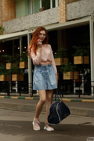 Kari Pitinova in Arm Wrestles Wife - 1/12 Kari Pitinova in Arm Wrestles Wife from Zishy - 1/12