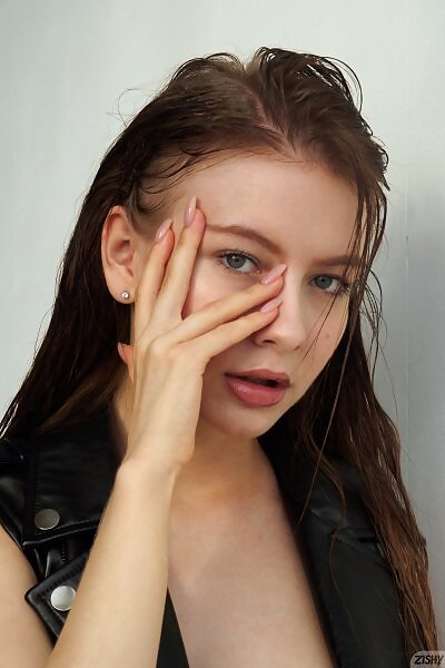 Liana Rainer in Fashion Smashin 2 from Zishy - 12/16