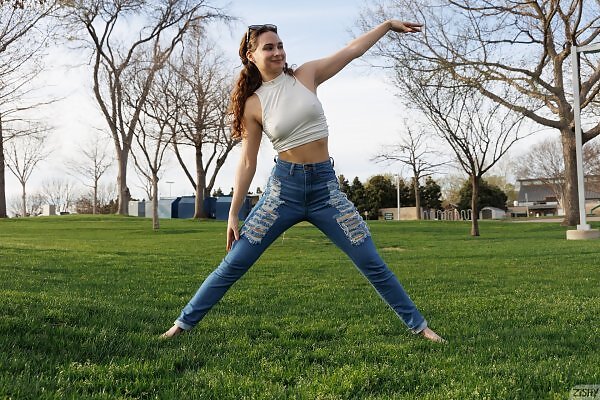 Marie Gaudin in Torn Edges 2 from Zishy - 3/16