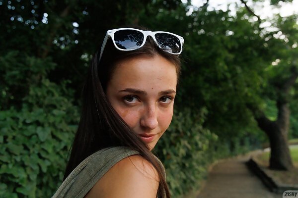 Niky Vecten in Frustration Springs - 15/16 Niky Vecten in Frustration Springs from Zishy - 15/16