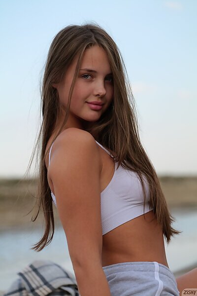 Olya Derkach in Roaming Minutes - 10/12 Olya Derkach in Roaming Minutes from Zishy - 10/12