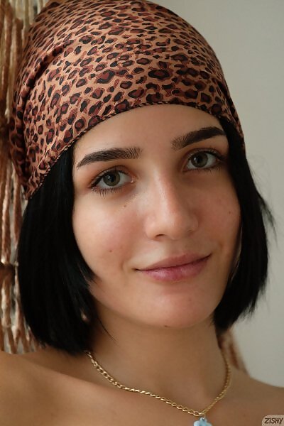 Queti Revello in Brace Face - 1/15 Queti Revello in Brace Face from Zishy - 1/15