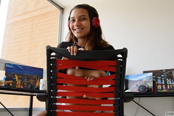 Tenaya Dauda in Explore Colombia 2 from Zishy - 5/16